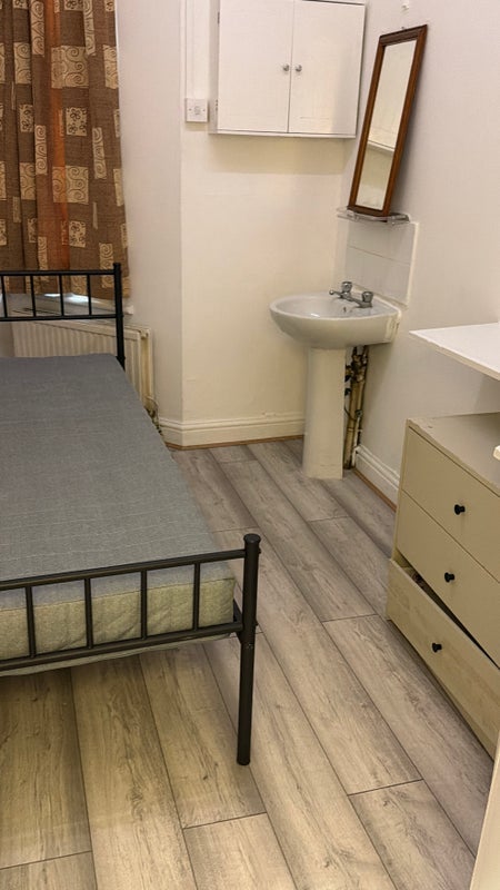 Room Talgarth Road in Greater London