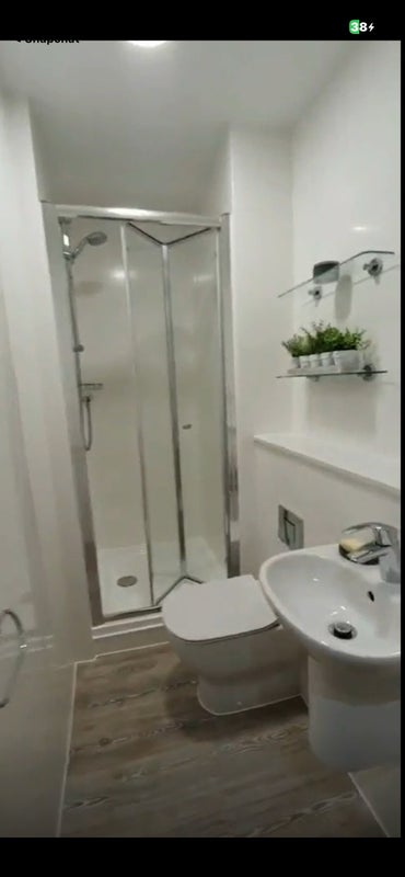 Room Bax Road in Manchester