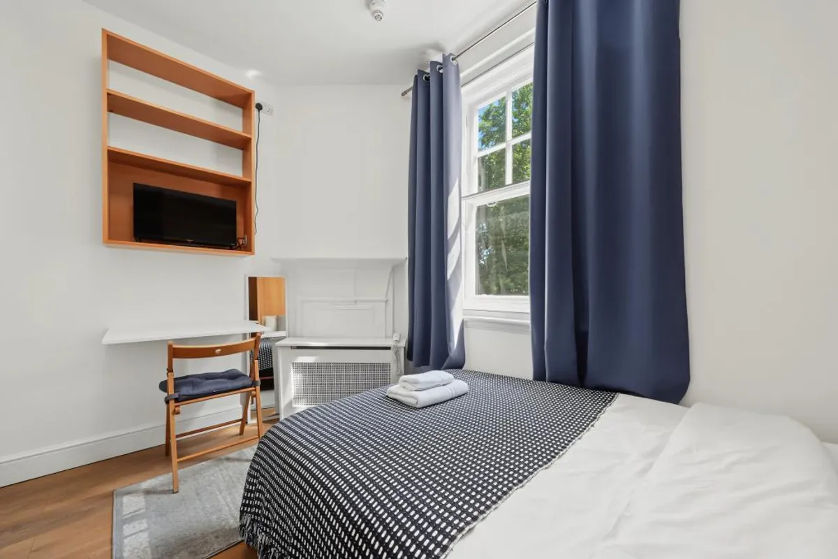 Flat Fulham Palace Road in Greater London