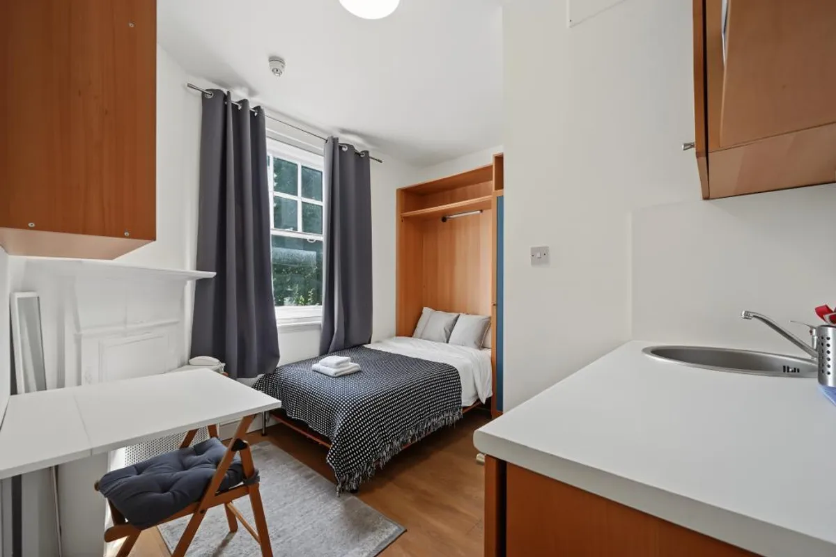Flat Fulham Palace Road in Greater London