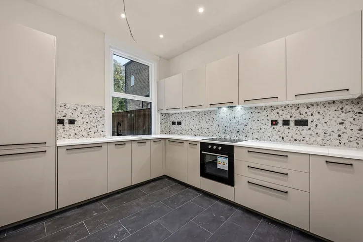 Flat Consort Road in Greater London