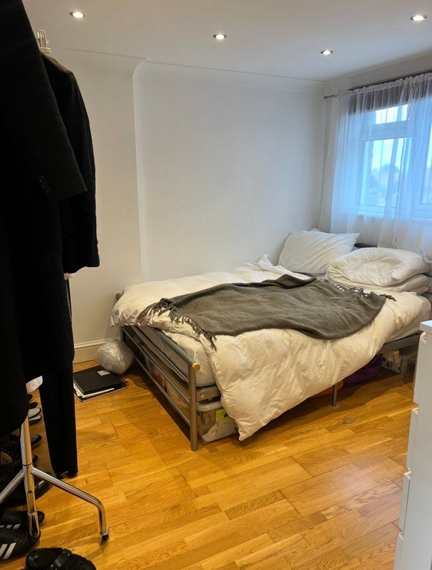 Room Turnpike Lane in Greater London