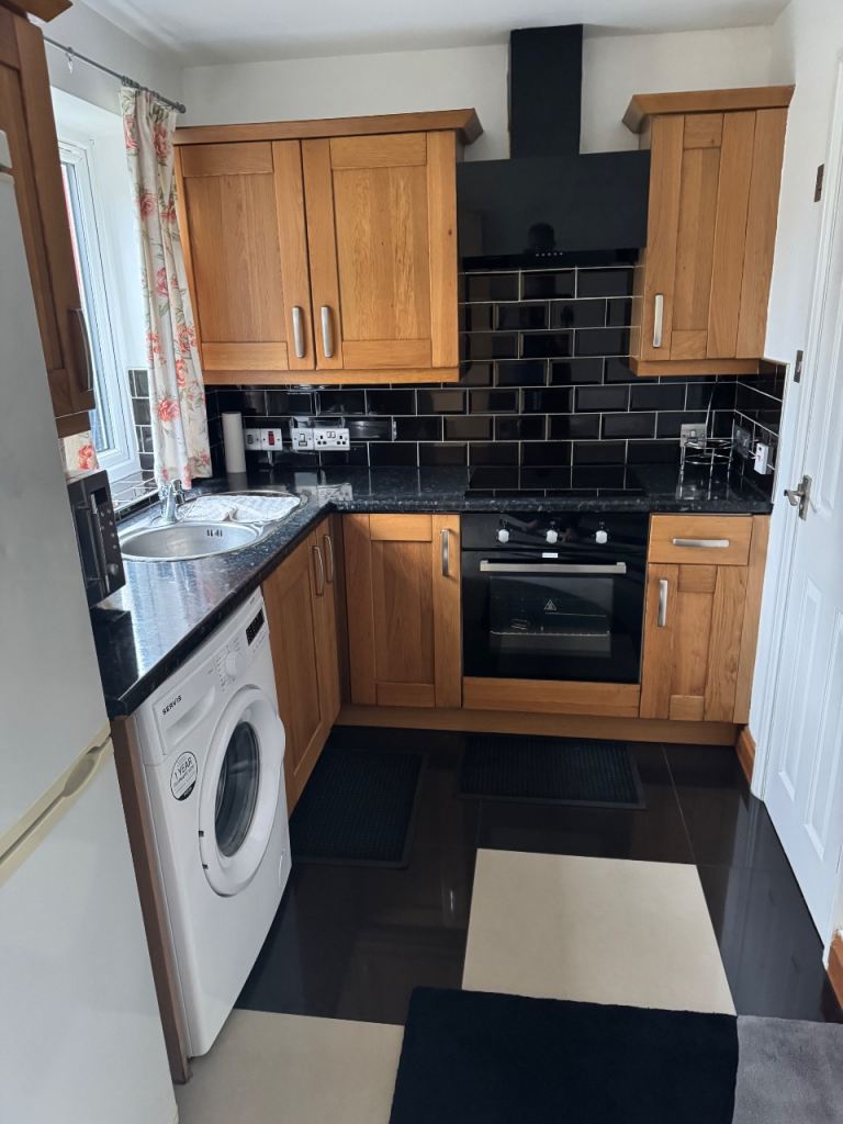 Flat Chaplin Road in Greater London