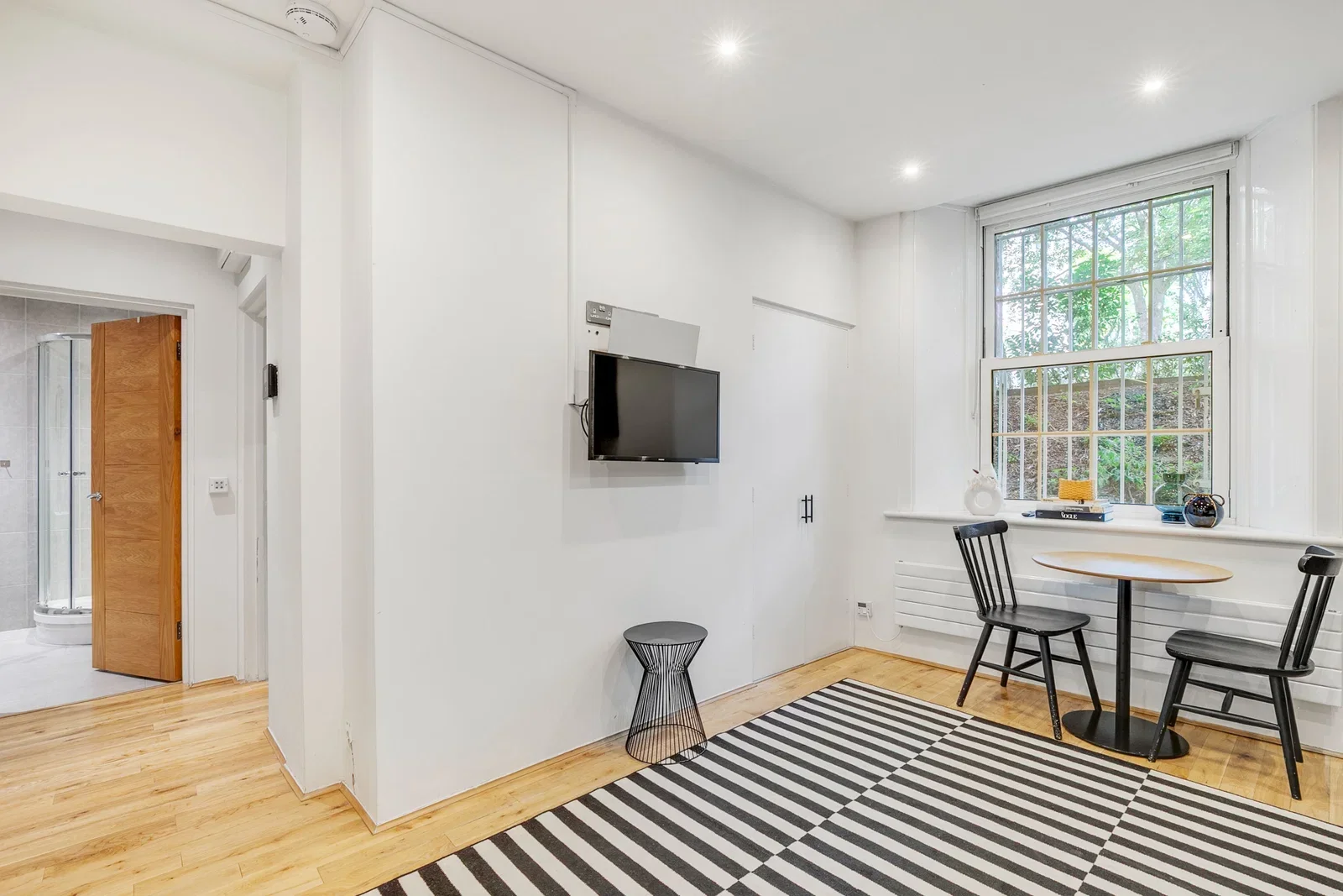 Flat Hyde Park Place Bayswater Road in City of Westminster