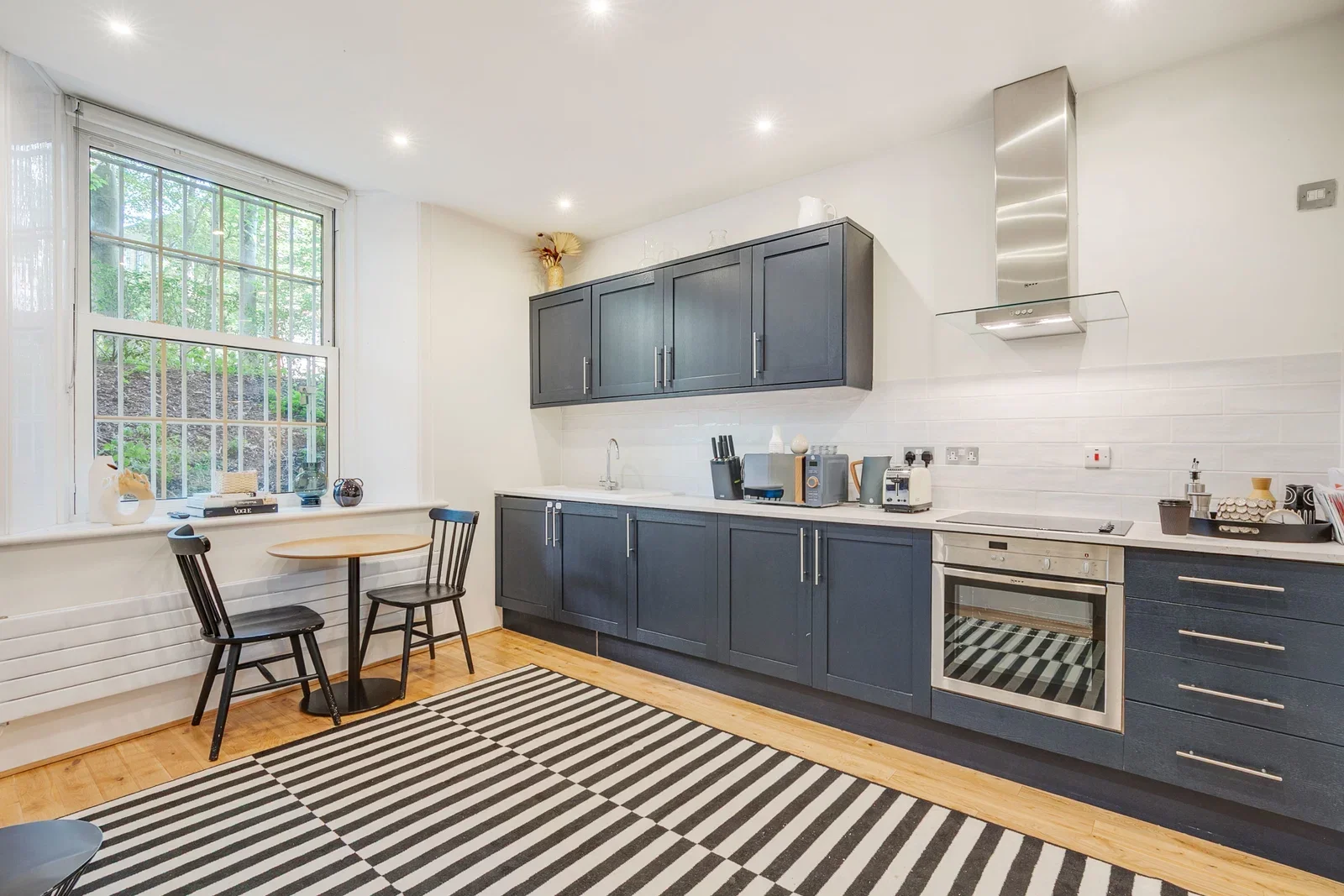 Flat Hyde Park Place Bayswater Road in City of Westminster
