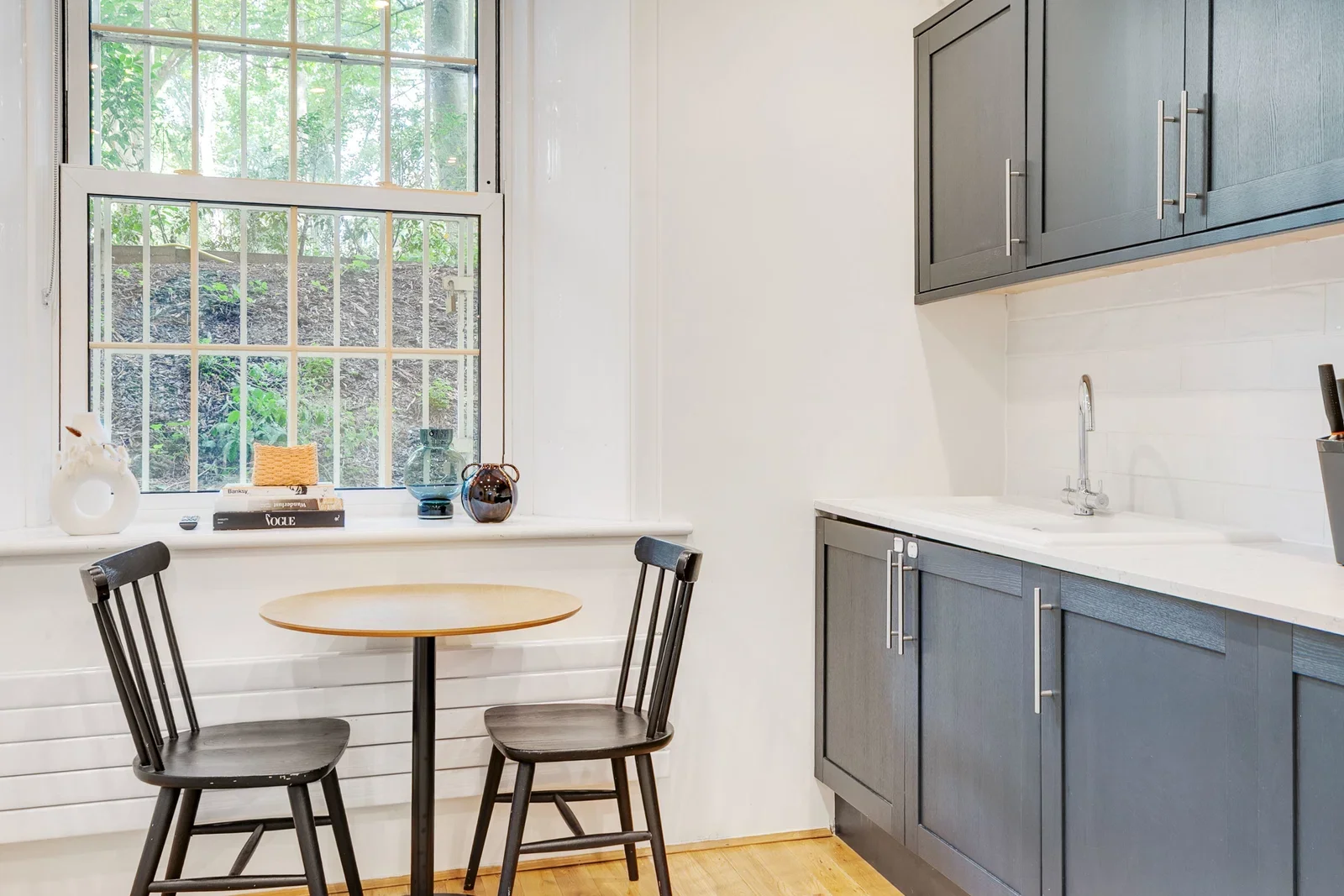 Flat Hyde Park Place Bayswater Road in City of Westminster