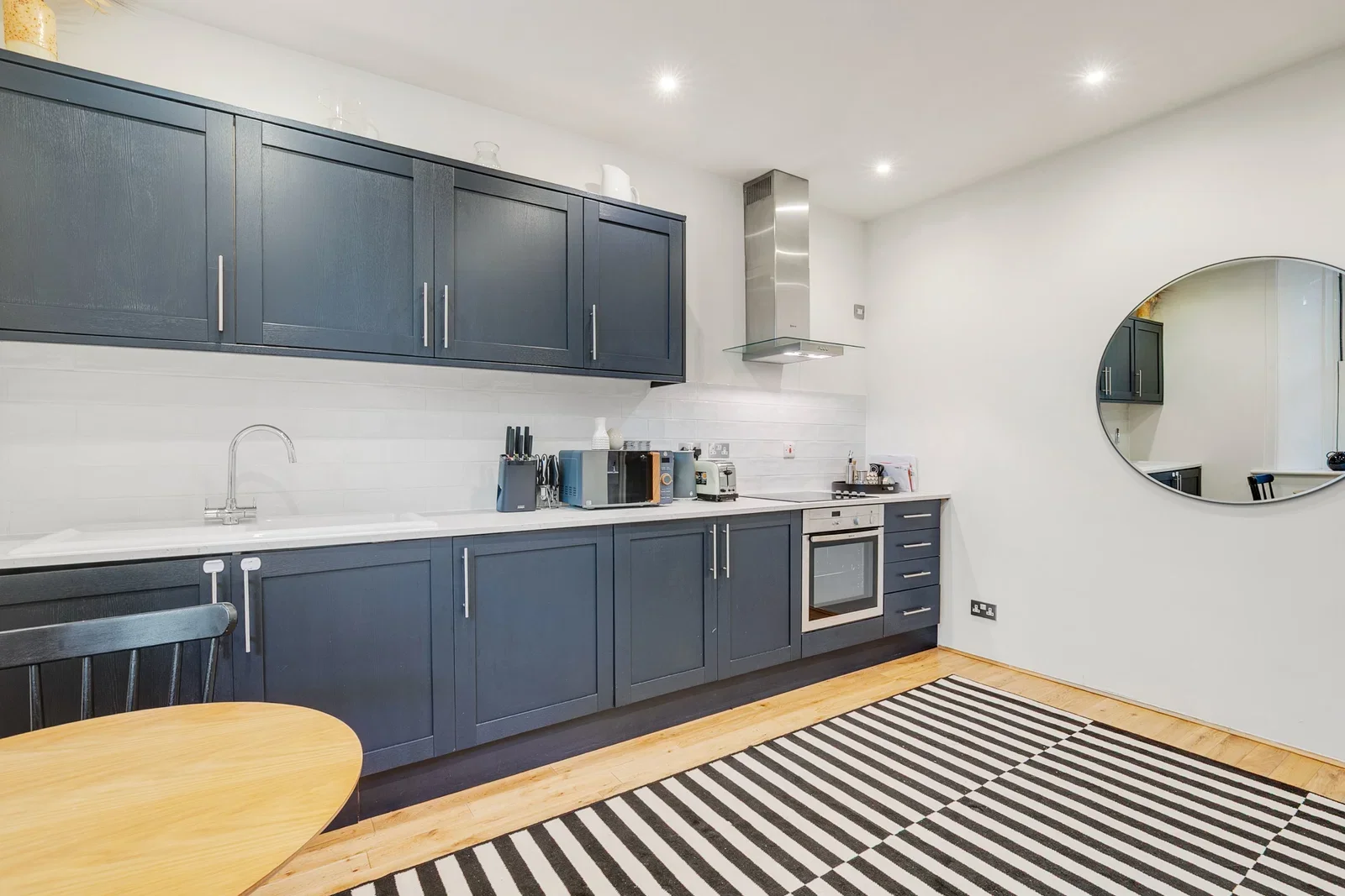 Flat Hyde Park Place Bayswater Road in City of Westminster