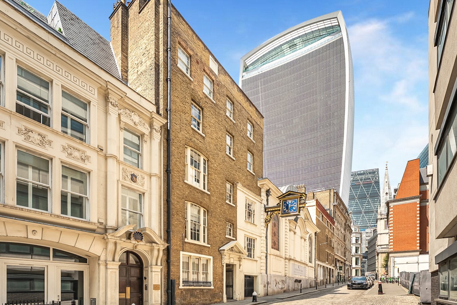 Flat Lovat Lane in City of London