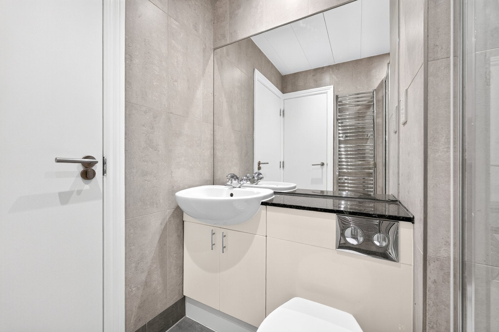 Flat Lovat Lane in City of London