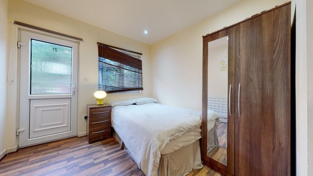 Flat Chatsworth Road in Greater London