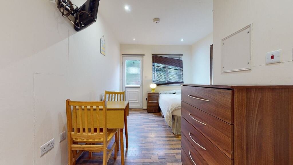 Flat Chatsworth Road in Greater London