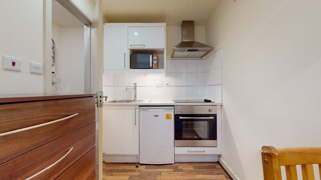 Flat Chatsworth Road in Greater London