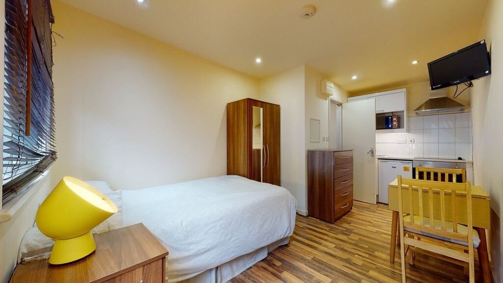Flat Chatsworth Road in Greater London
