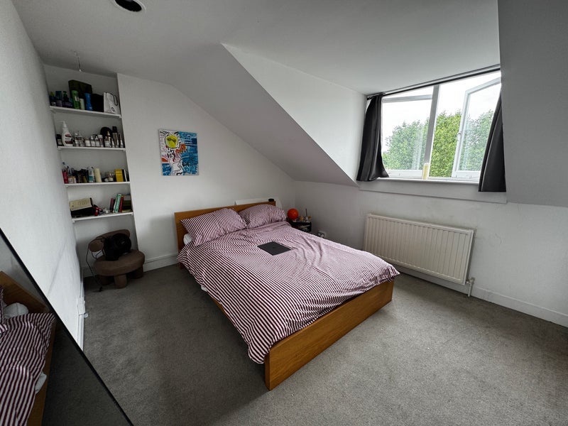 Room Crossfield Road in Greater London