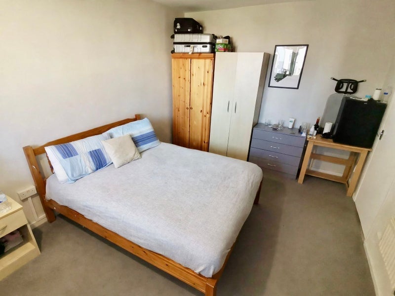 Room Whitlock Drive in Greater London