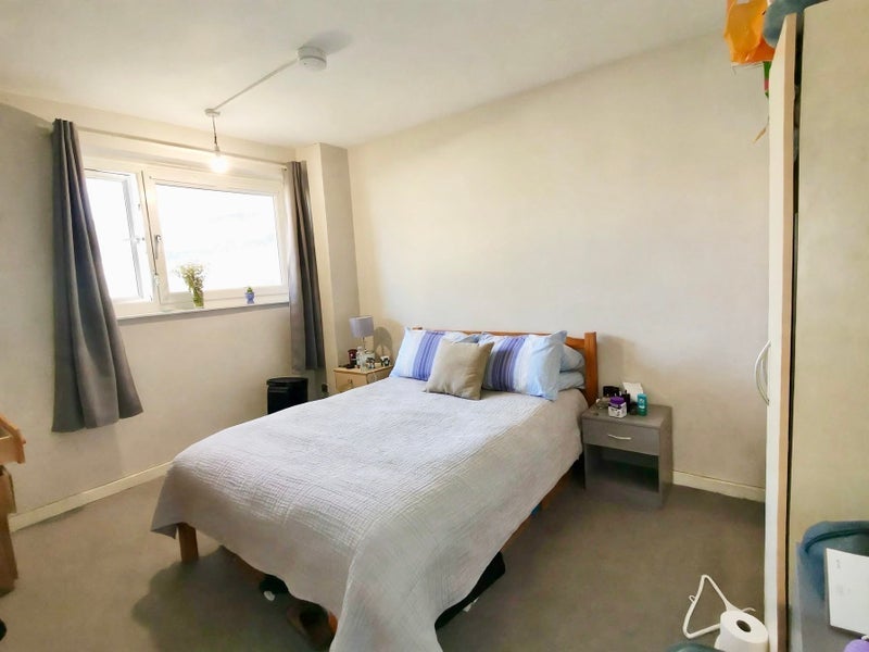 Room Whitlock Drive in Greater London