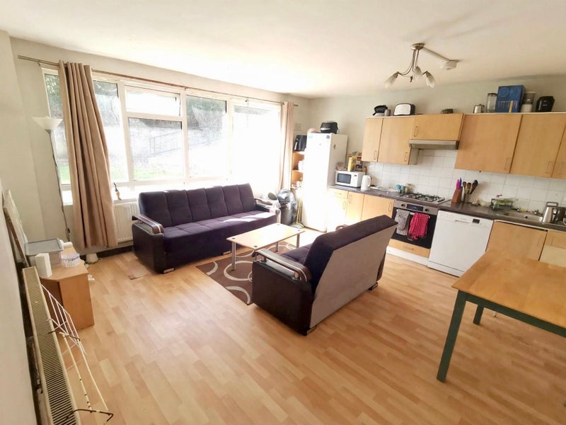 Room Whitlock Drive in Greater London