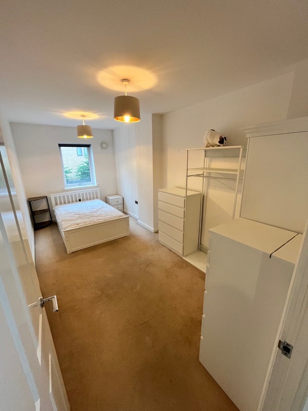 Room Thornbury Way in Greater London