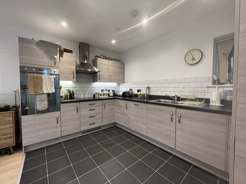 Room Thornbury Way in Greater London