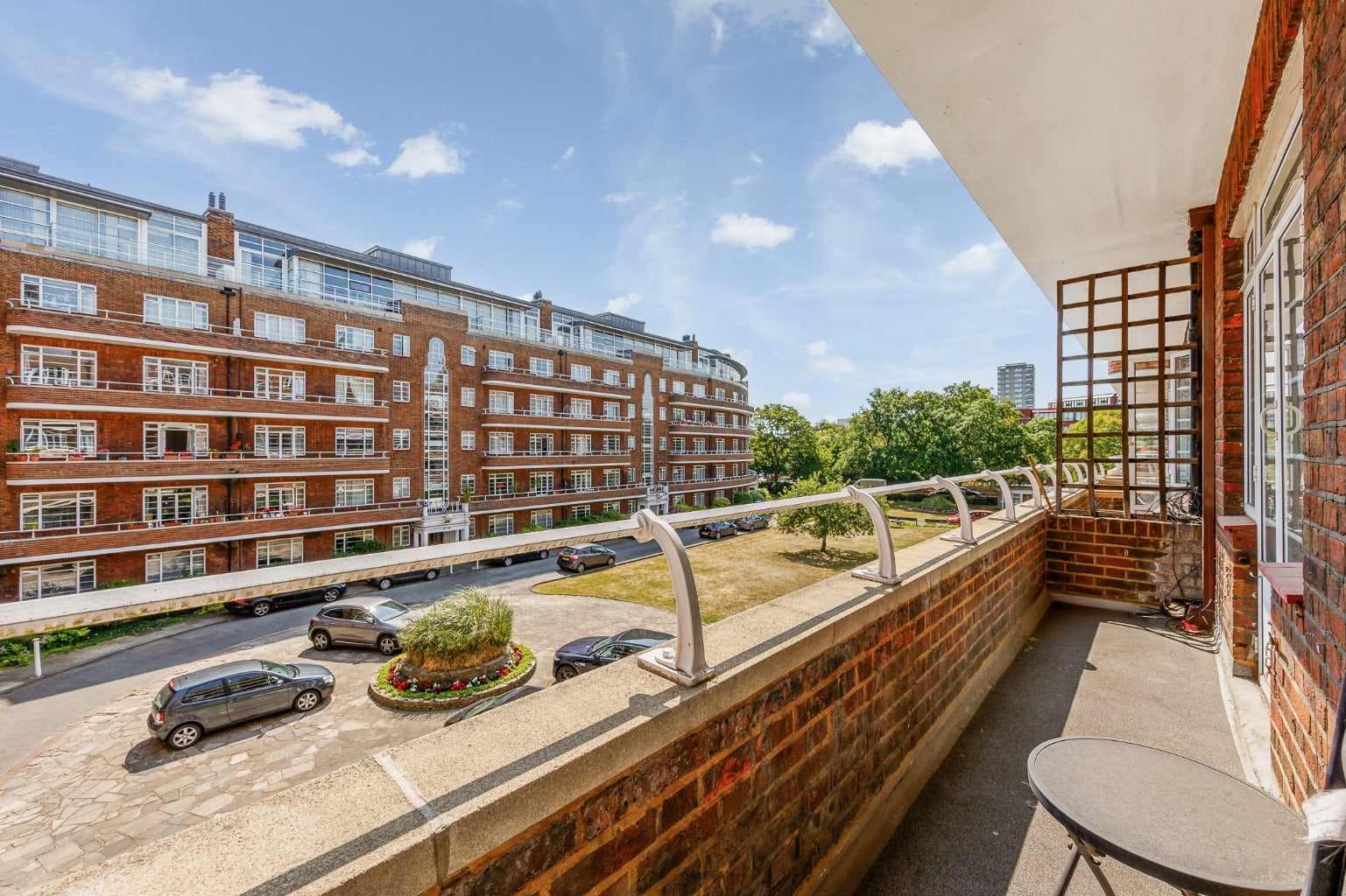 Flat Gliddon Road in Greater London