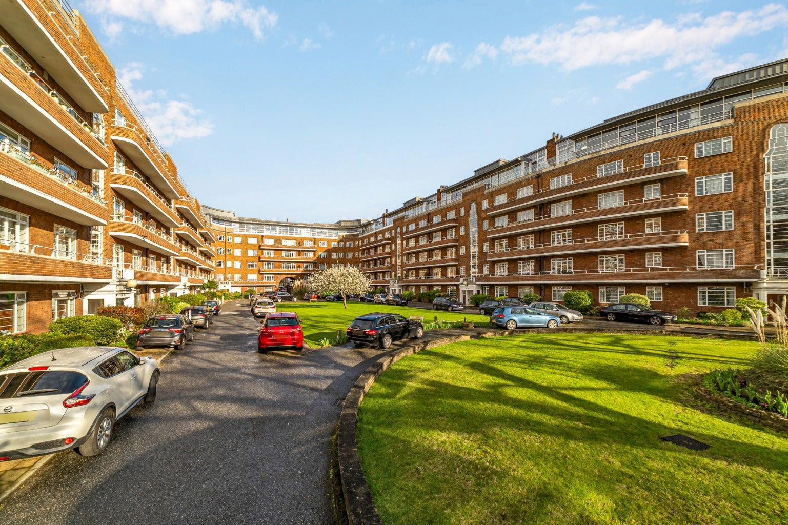 Flat Gliddon Road in Greater London