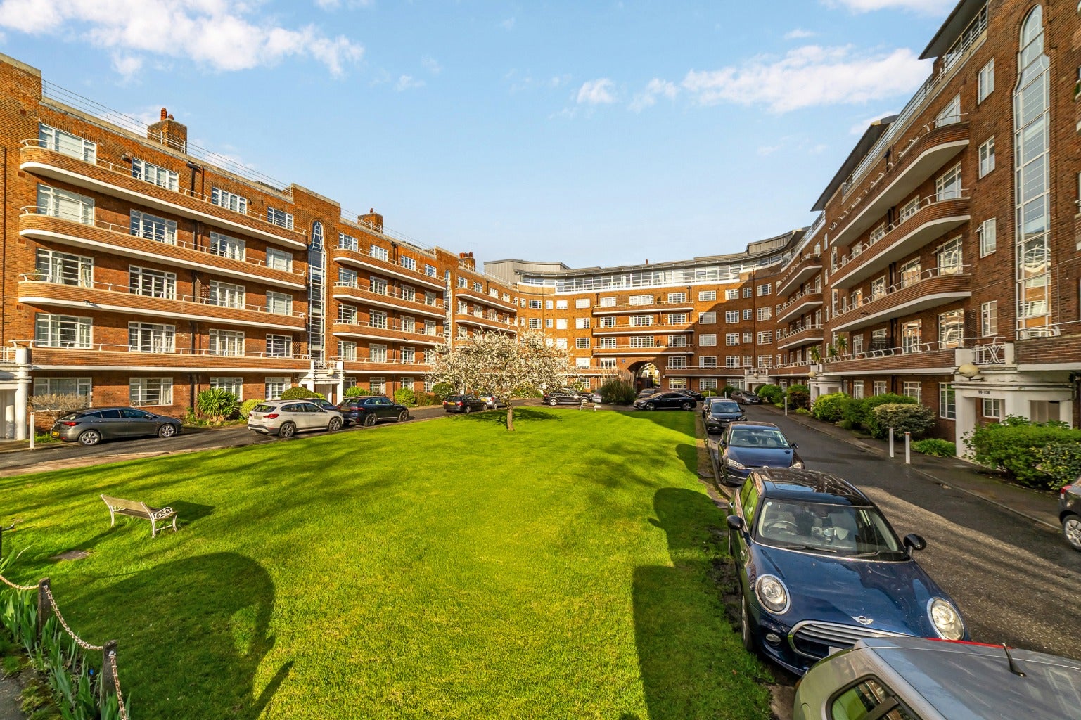 Flat Gliddon Road in Greater London