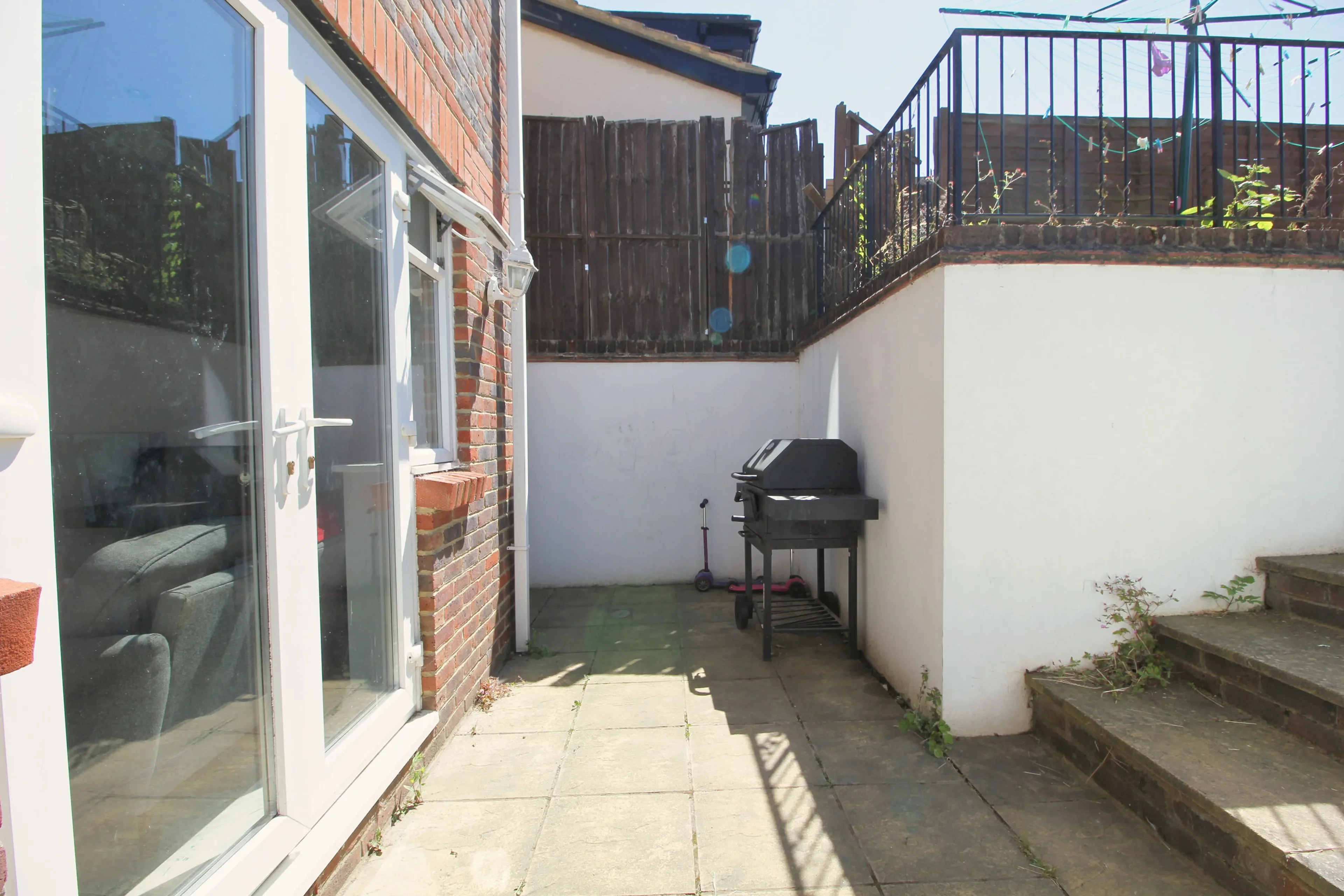 House Earlsbrook Road in Reigate and Banstead