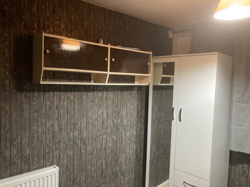 Room Cotswold Close in Slough