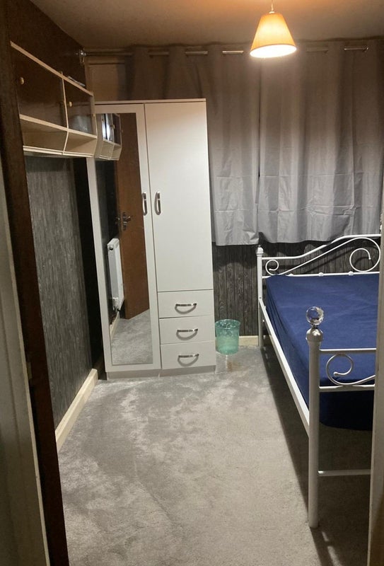 Room Cotswold Close in Slough