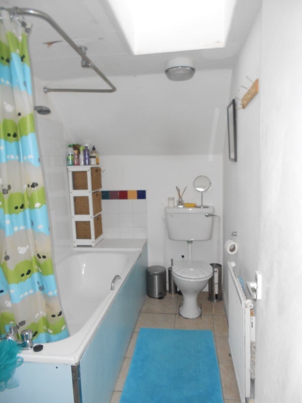 Room Kingdon Road in Greater London