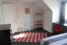Room Kingdon Road in Greater London