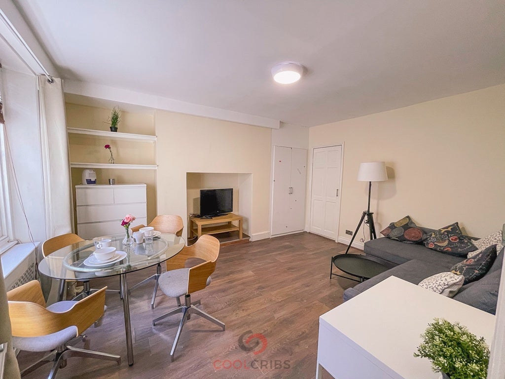 Flat Inverness Terrace in City of Westminster