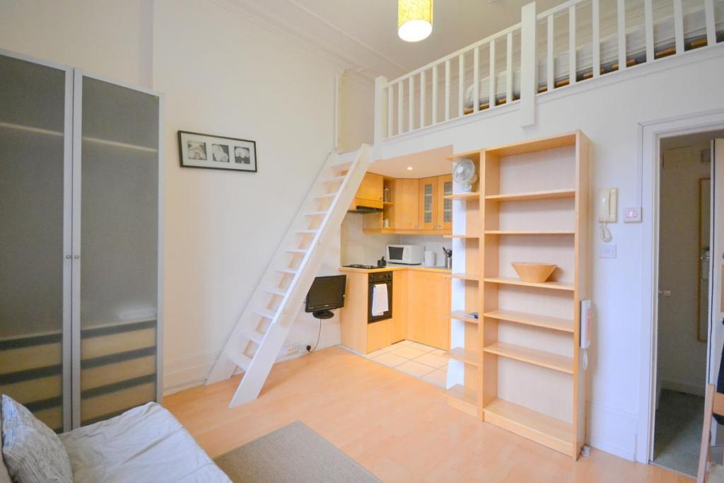 Flat Claverton Street in City of Westminster