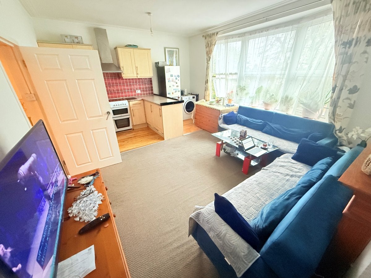 Flat Alderman's Hill in Greater London