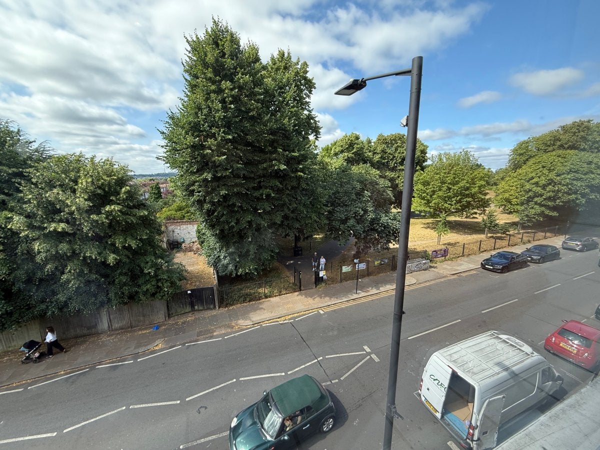 Flat Alderman's Hill in Greater London