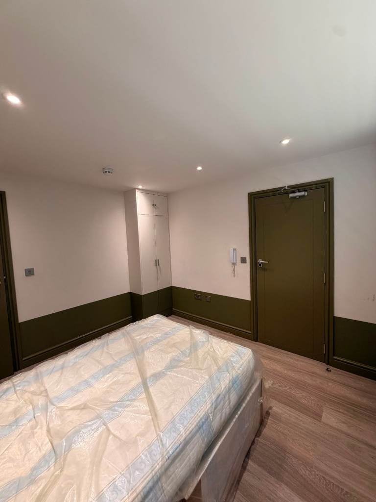 Flat Mitcham Road in Greater London