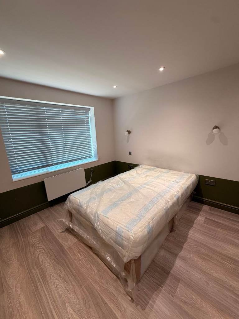 Flat Mitcham Road in Greater London