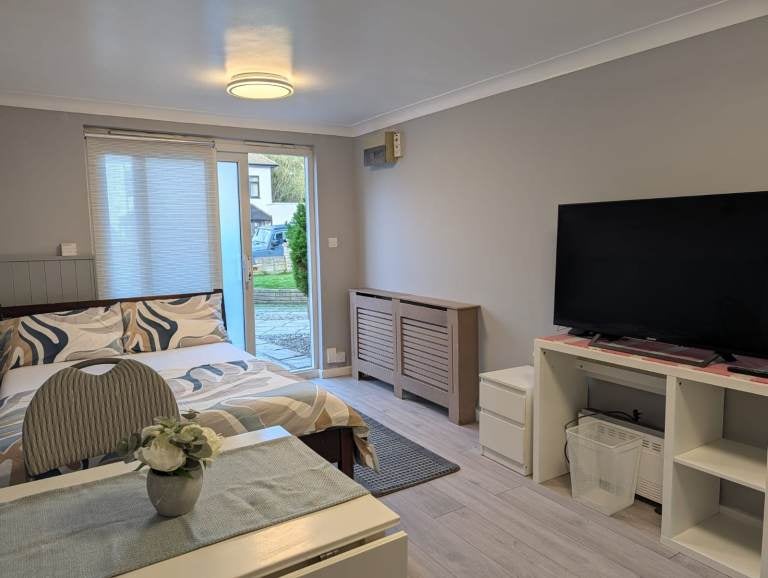 Flat Seddon Road in Greater London