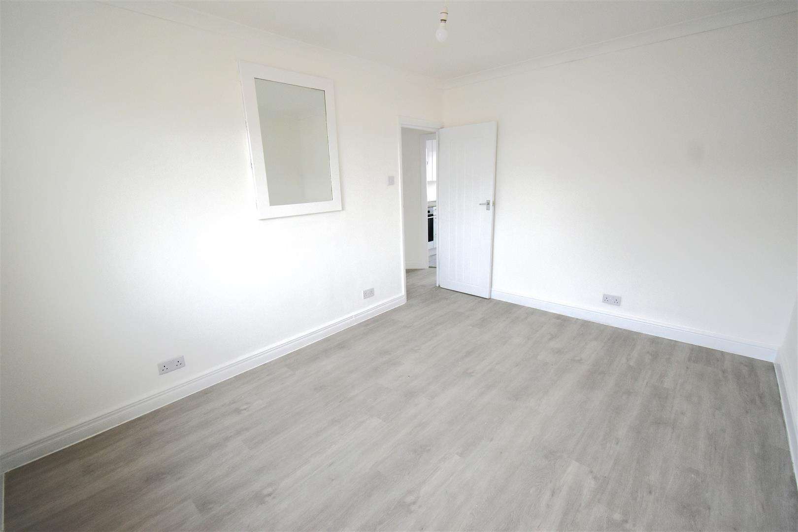 House Alan Close in Dartford