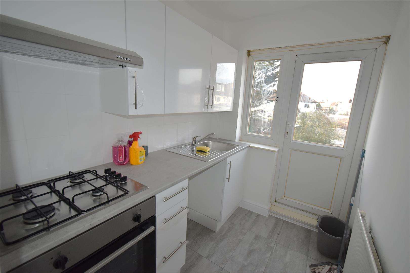 House Alan Close in Dartford