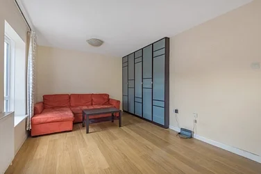 Flat Timber Pond Road in Greater London