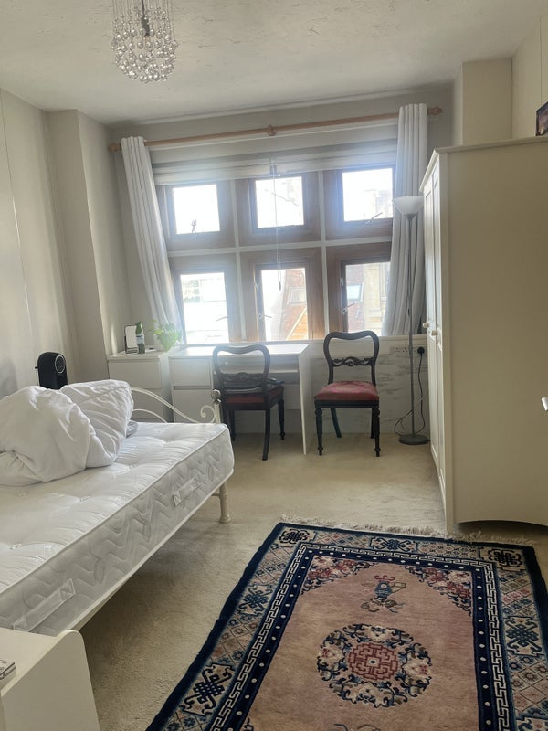 Room Charing Cross Road in City of Westminster