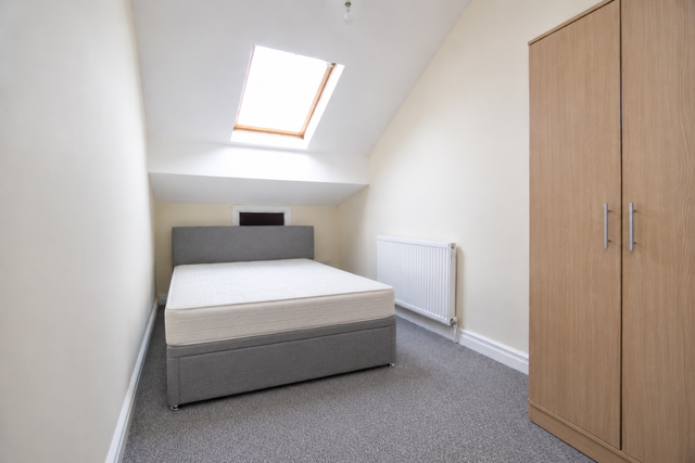Room Heaton Road in Newcastle upon Tyne