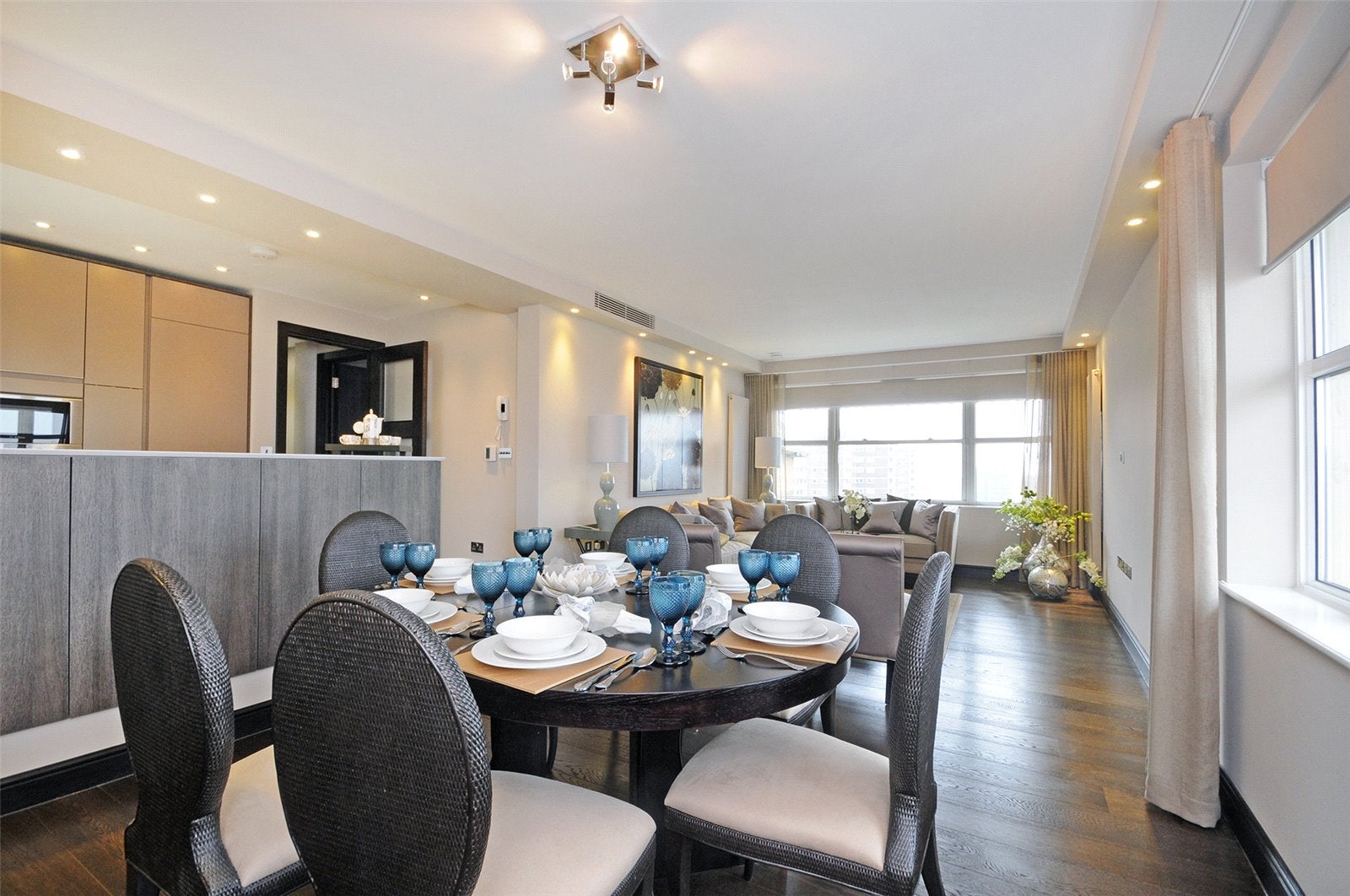 Flat Boydell Court in Greater London