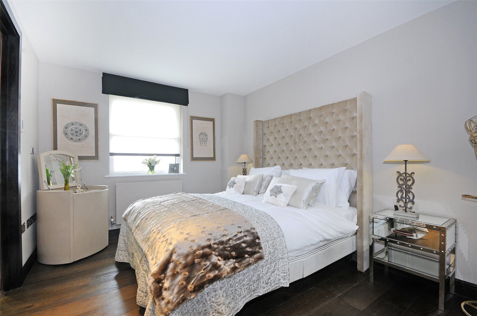 Flat Boydell Court in Greater London