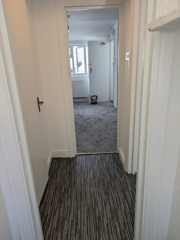 Flat Lauriston Road in Greater London