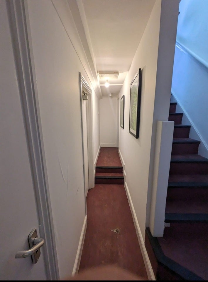 Flat Lauriston Road in Greater London