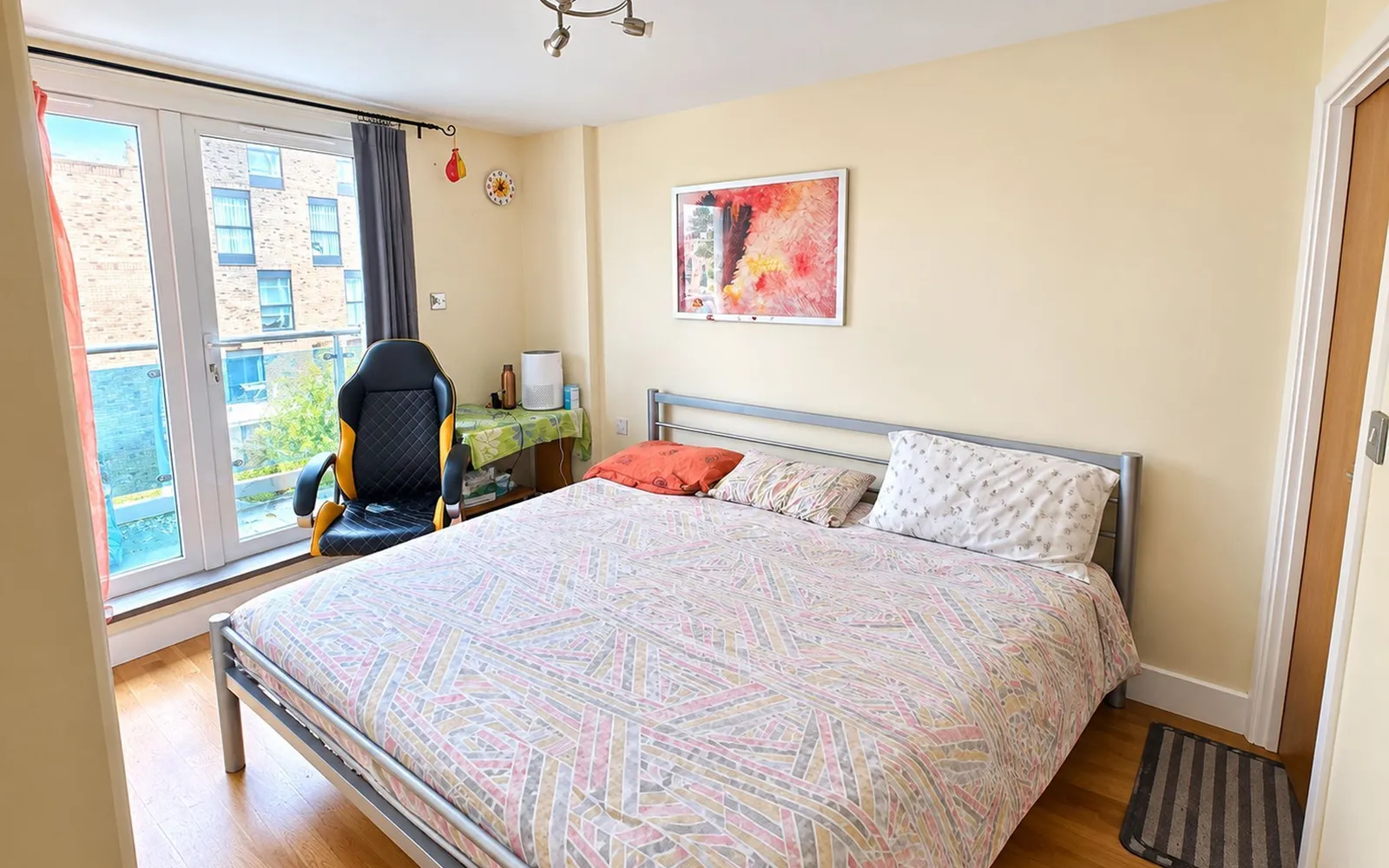 Flat Lyon Road in Greater London
