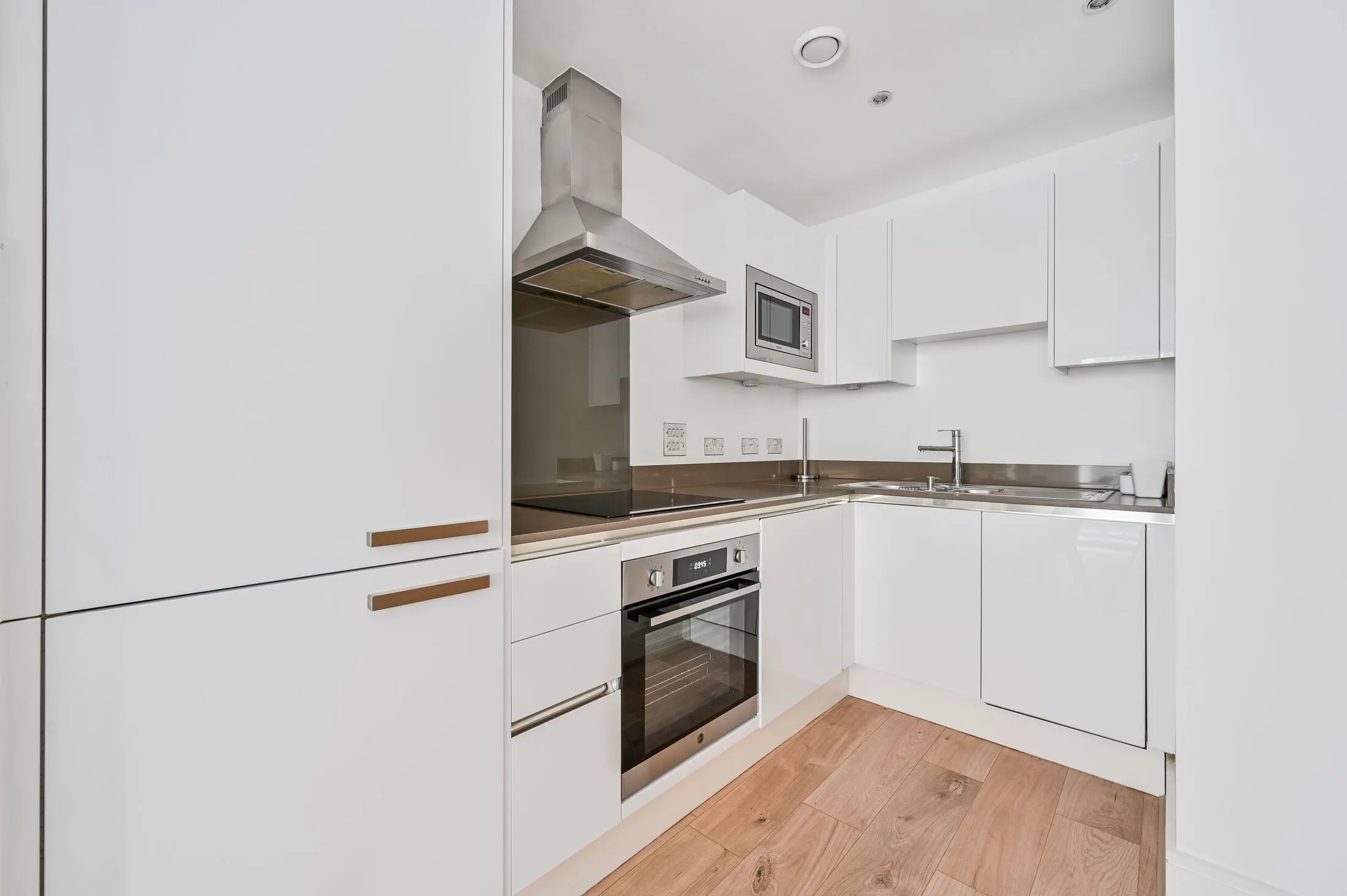 Flat Dowells Street in Greater London