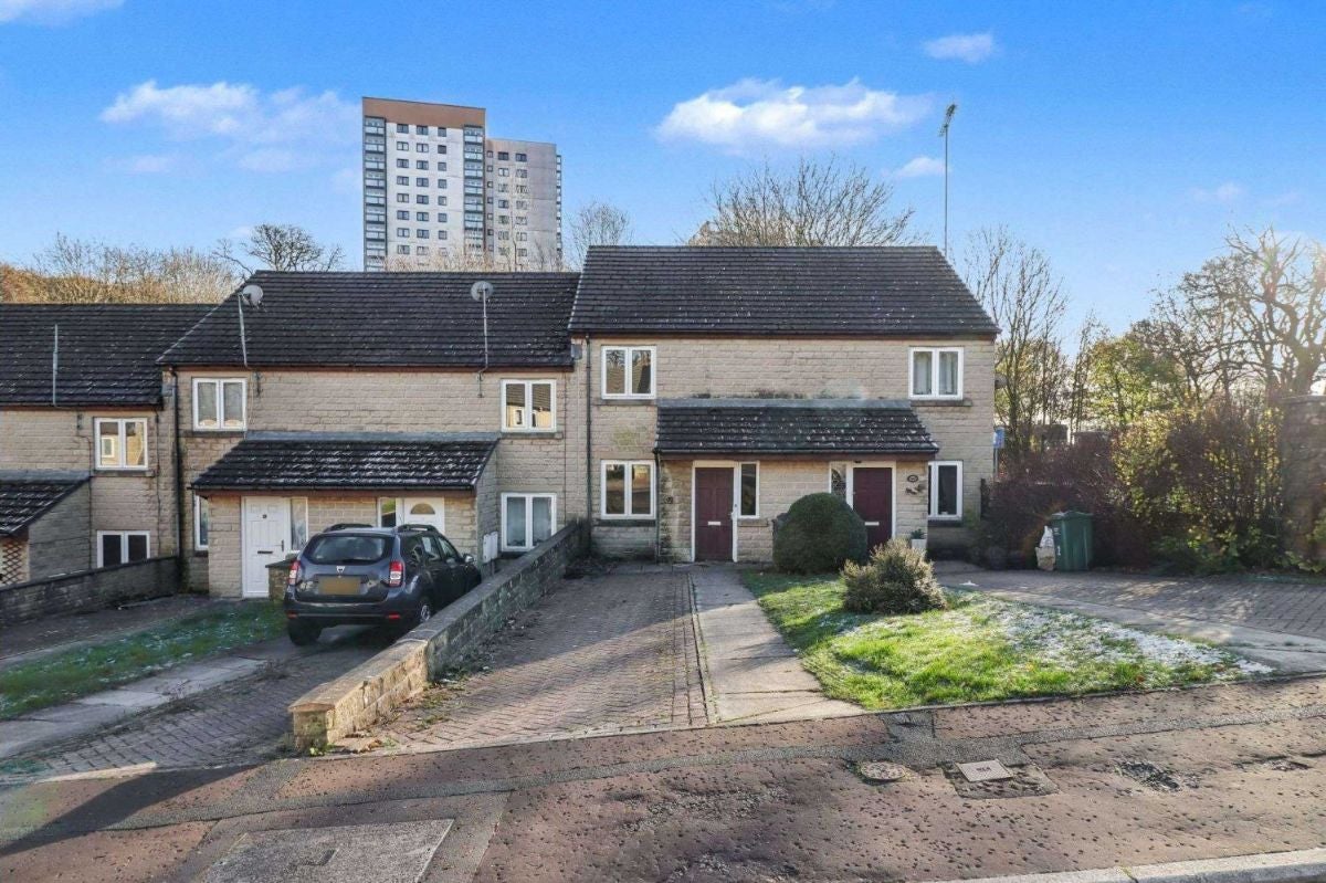 House Hebble Brook Close in Halifax